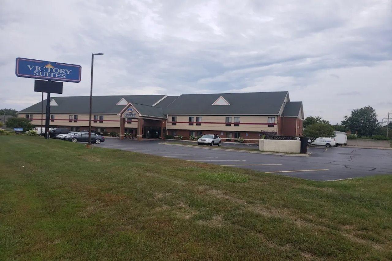 Comfort Suites Detroit/Warren Exterior foto